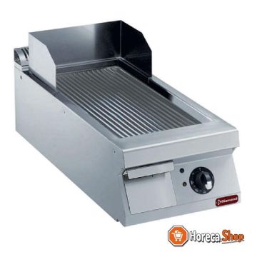Electric griddle with ribbed plate -top-